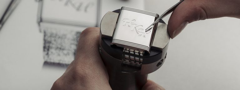 Leia mais sobre o artigo Celebre a passagem do tempo com uma gravação personalizada em seu Jaeger-LeCoultre Reverso