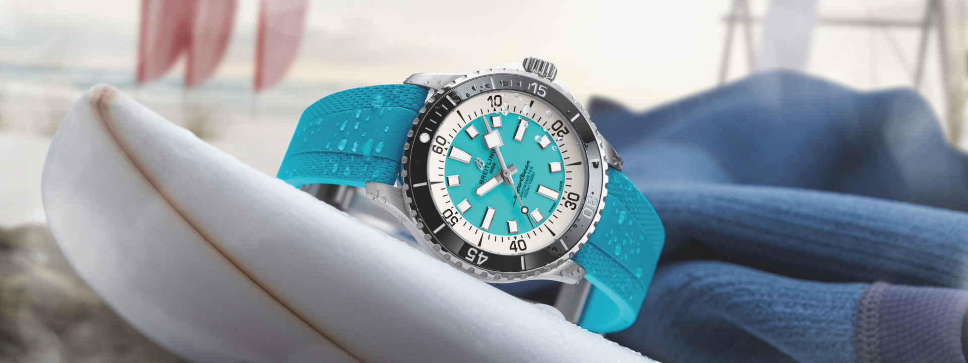 Leia mais sobre o artigo Breitling lança edição do relógio Superocean com mostrador nas cores do arco-íris