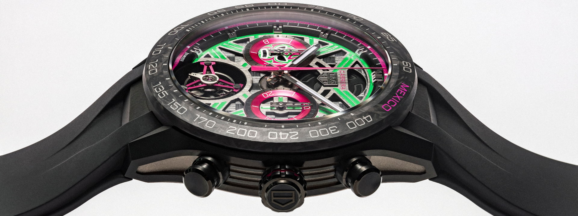 Leia mais sobre o artigo TAG Heuer lança edição limitada Carrera Chronograph Extreme Sport Tourbillon inspirada na Lucha Libre